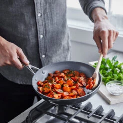 Valencia Pro<br> FRYING PAN, DARK GREY - 28CM -Greenpan Shop CC002453 001 Valencia Pro FRYING PAN DARK GREY 28CM 2 ab38a949 798a 4251 bd22 088fa8c6294f