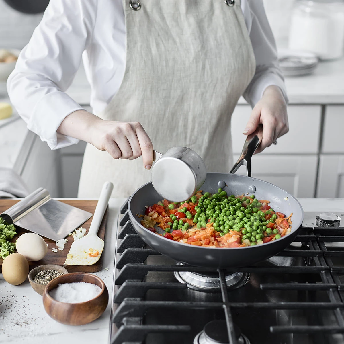 Valencia Pro<br> Frying Pan, Grey - 26cm 8 Valencia Pro<br> Frying Pan, Grey - 26cm - Image 6