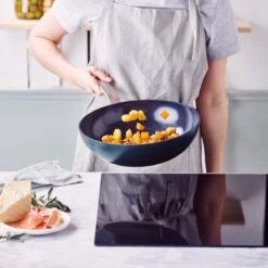 Evolution<br> Wok, Pine Green - 28cm -Greenpan Shop CC006392 001 Evolution Wok Pine Green 20cm 2