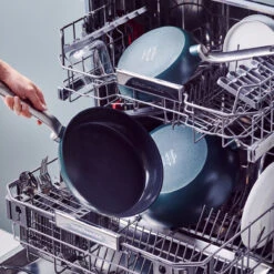 Evolution<br> Wok, Pine Green - 28cm -Greenpan Shop CC006392 001 Evolution Wok Pine Green 20cm 7