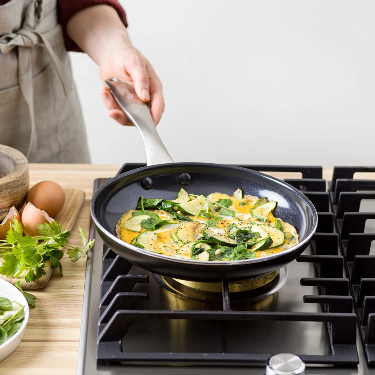 Royal<br> Frying Pan, Black - 24cm 4 Royal<br> Frying Pan, Black - 24cm - Image 2